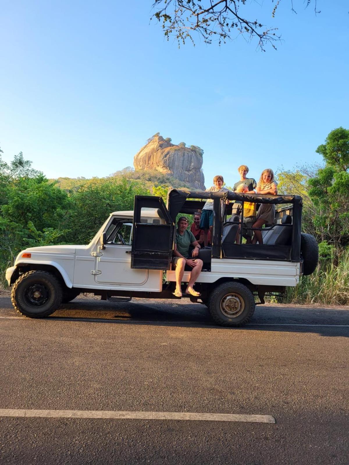 Elephant Safari Lodge Sigiriya Junction Habarana Esterno foto